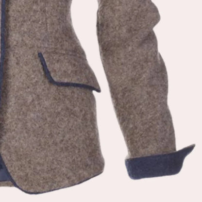 Victoria elegante jas met hoge kraag